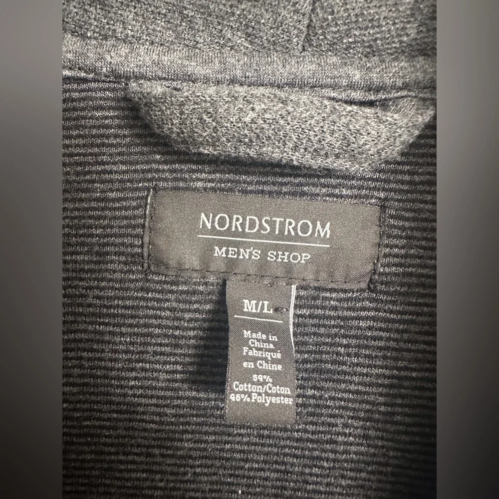 Nordstrom Mens shop robe size M/L
Grey 54% cotton 46% polyester 
Great condition - Picture 3 of 6